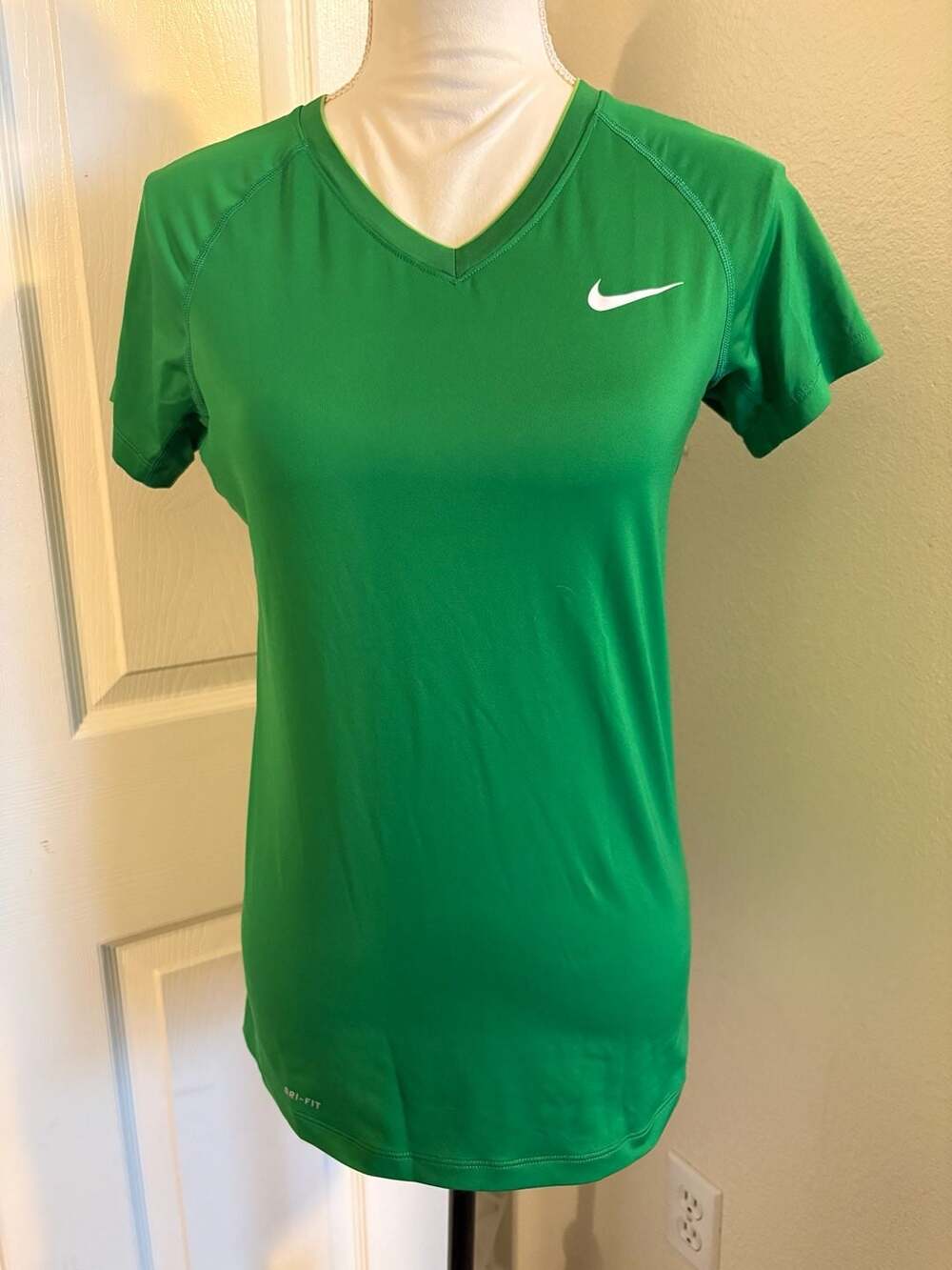 Nike Pro Combat Dri-Fit V-Neck Athletic Fitted Shirt Green Women's Size M